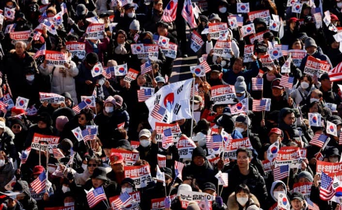 مارشل لاء کی تحقیقات: عدالت نے جنوبی کوریا میں صدر یون کی گرفتاری کو دے دی منظوری