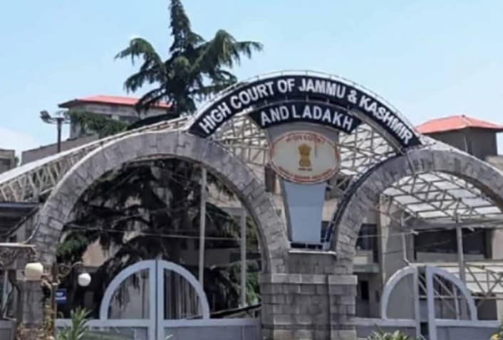جموں کشمیر لداخ ہائی کورٹ نےمقبول بھٹ کے بھائی کی فوری رہائی کا دیا حکم، PSA نظر بندی ختم