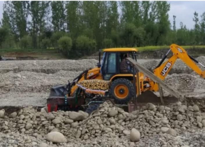 جموں میں غیر قانونی کان کنی میں ملوث 933 گاڑیاں پولیس نے کئی ضبط