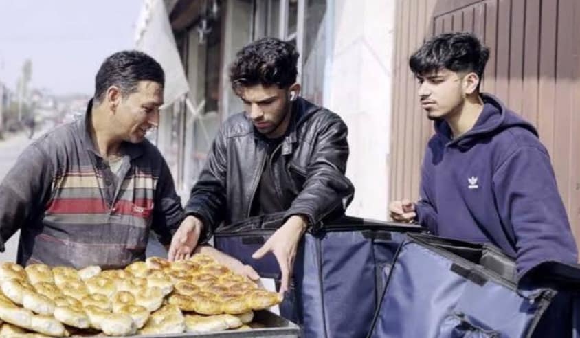 کشمیری روٹی کی قیمت میں اضافہ، مقامی لوگوں کا حکومتِ وقت سے کارروائی کا مطالبہ