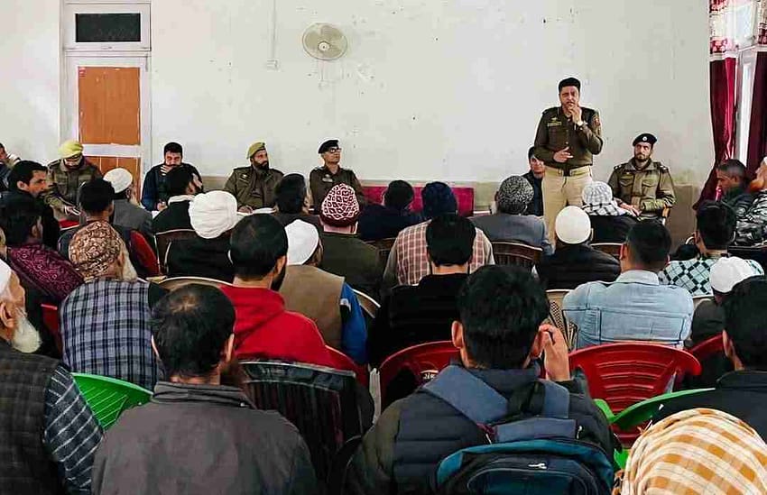 ایس ایس پی ڈوڈہ نے کہارہ گندوہ میں عوام کے ساتھ میٹنگ کئی منعقد