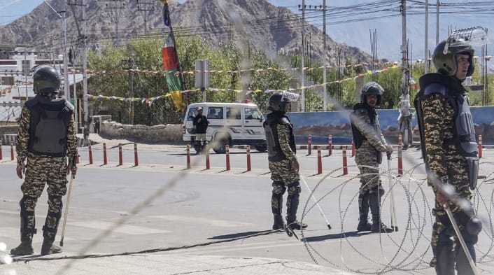 Curfew Relaxed in Leh: لیہہ میں 4 گھنٹے کے لئے کرفیو میں نرمی کا اعلان
