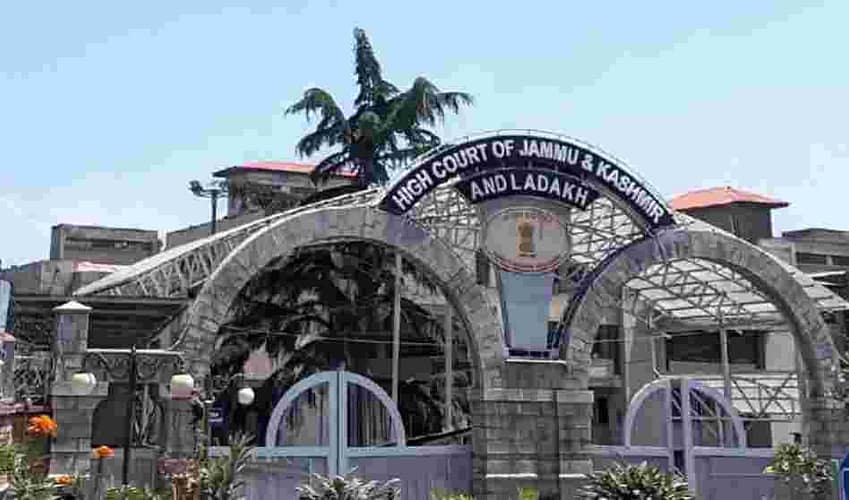 compressed دو دہائی بعد سی آر پی ایف کانسٹیبل کو جموں و کشمیر اور لداخ ہائی کورٹ سے ملی راہت، برطرفی کالعدم قرار